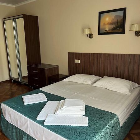 Guest House Ritsa Гагра Екстер'єр фото
