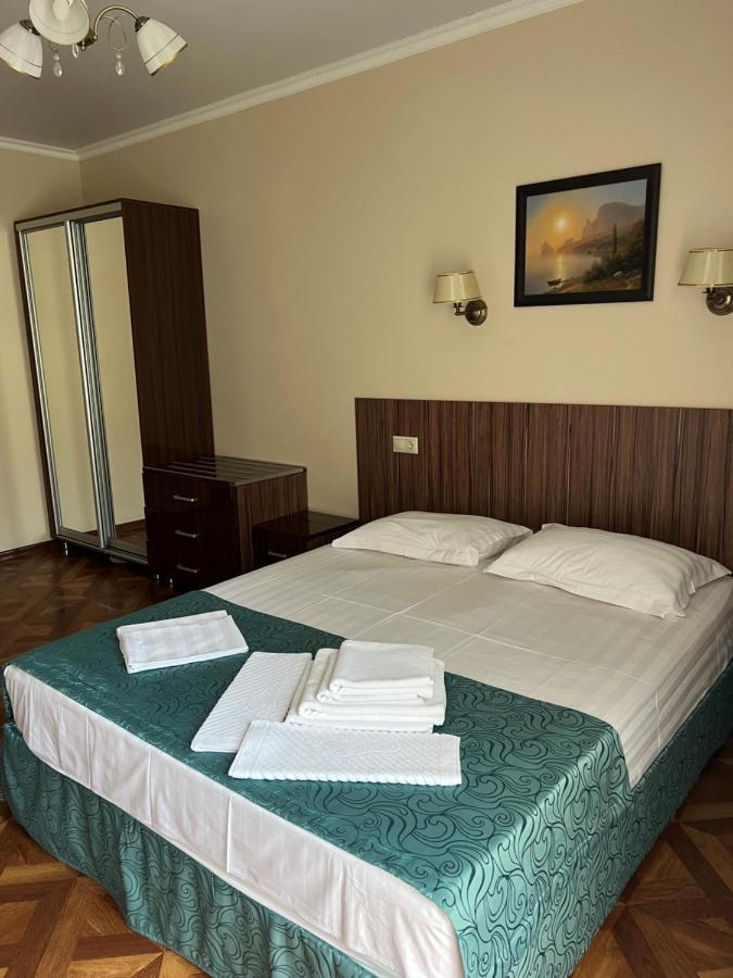 Guest House Ritsa Гагра Екстер'єр фото